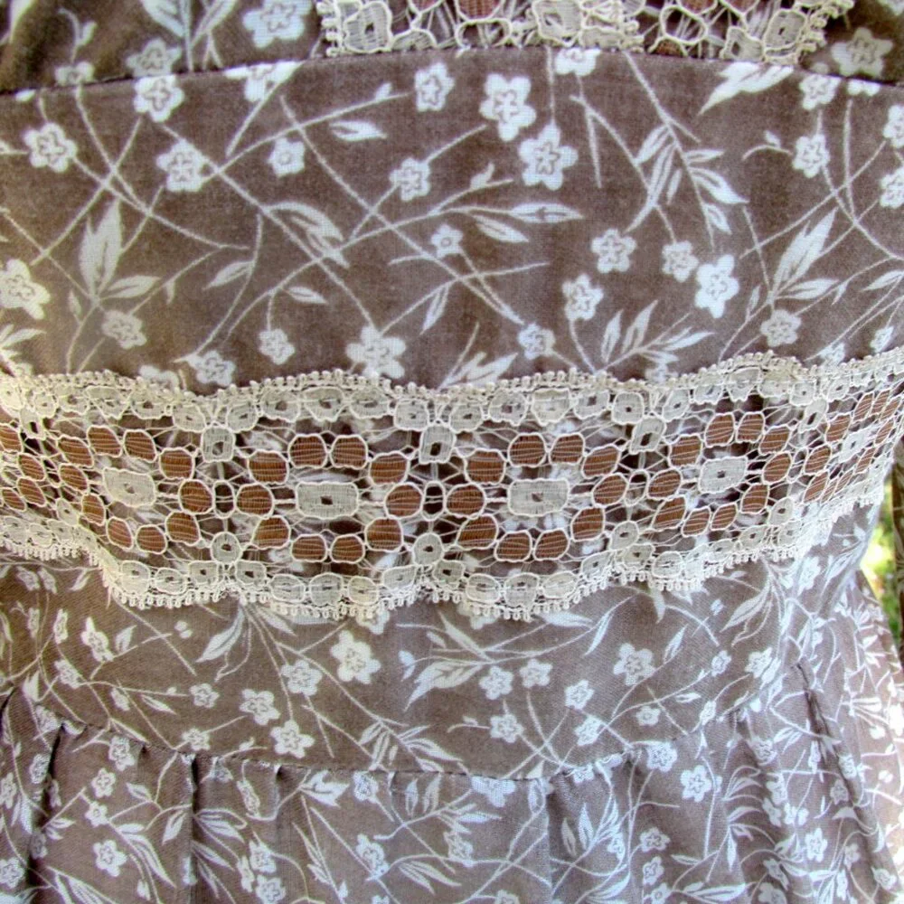 VICTORIAN COSTUME GOWN, S, WIDE SKIRT, FLORAL PRINT w LACE - VINTAGE ORIGINAL - Picture 3 of 9